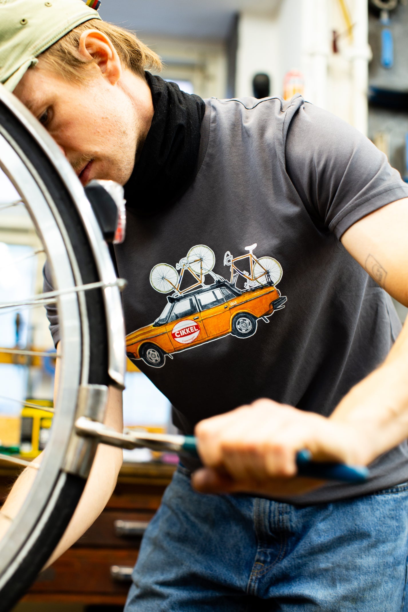 Cikkel Copenhagen - Orange 1975 Cycling Team Car - T-Shirt